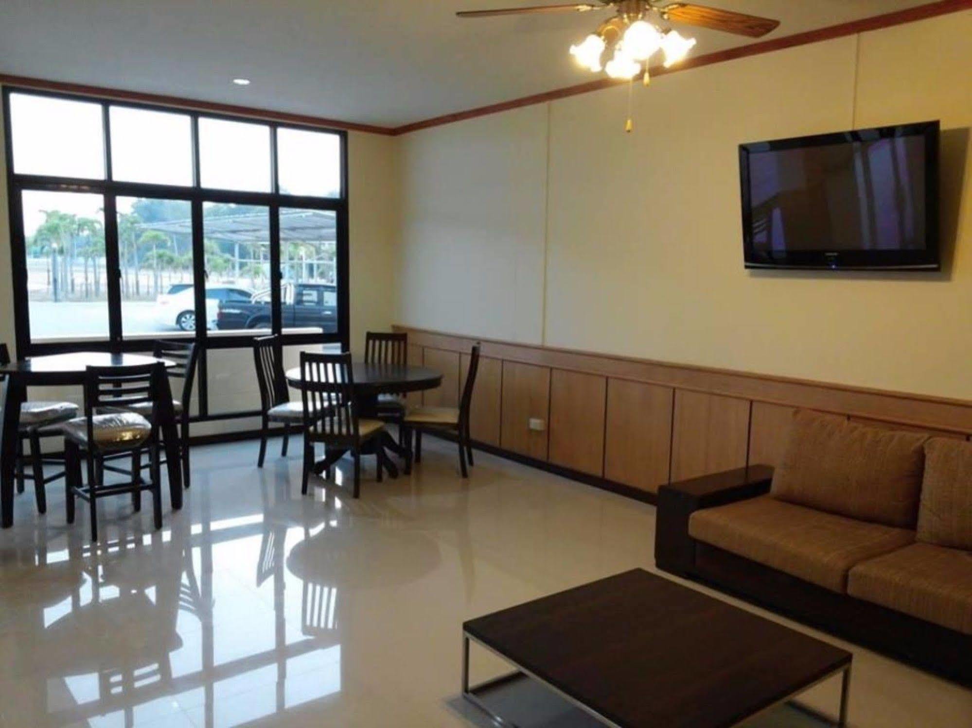 Lita Place Roi Et Exterior photo